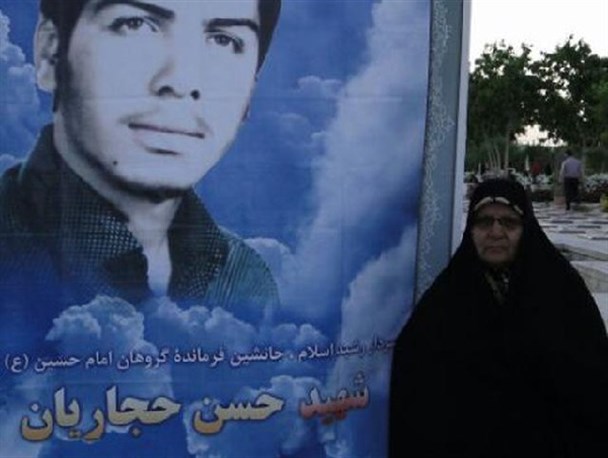 جوانان و زنان پیشگام فعالیت های انقلابی بودند