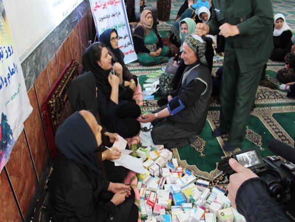 300 نفر از محرومین شاهین دژی از خدمات رایگان پزشکی بهره مند شدند+تصاویر