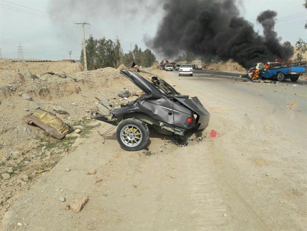 نجات معجزه آسای دو راننده از مرگ در مهران