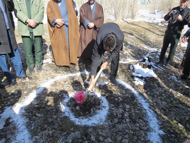 کلنگ افتتاح پارک شهر دلبران به زمین خورد / بهره برداری از واحد بسته بندی سبزیجات منجمد در شهرک صنعتی دلبران