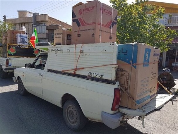 ۱۰ سری جهیزیه همزمان با دهه فجر اهدا شد