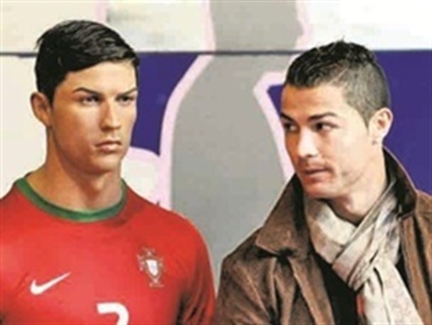 رونالدو برای مجسمه‌‌اش هم آرایشگر دارد!