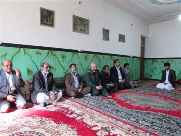 دیدار مسئولین با خانواده شهدا و ایتام شهرستان میرجاوه