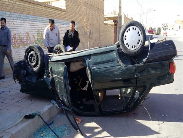 واژگونی پراید در شهرک امام صادق(ع)!+تصاویر