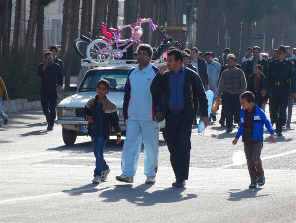 همایش پیاده روی خانوادگی در فیض آباد برگزار شد