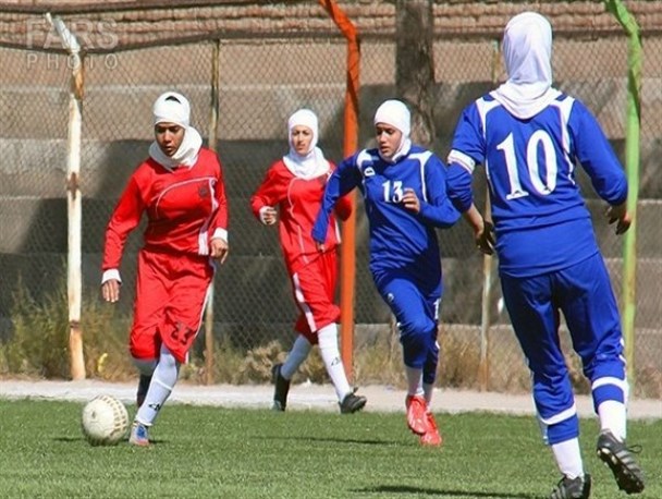 شهرداری بم یک گام به قهرمانی فصل نزدیک شد