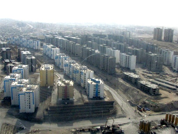 خیابان‌های مسکن مهر رنگ مهربانی ندارند/ پیمانکاران نالایق خیابان‌ها را بدون زیرسازی مناسب، آسفالت کرده‌اند