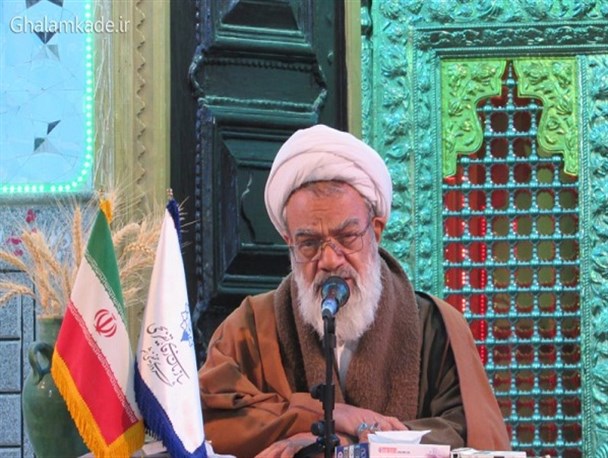 اشعار باید به سمت روشنگری مردم حرکت کند