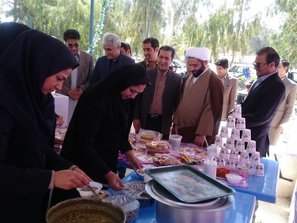 برپایی سفره احسان و مهربانی در مجتمع آموزش عالی سراوان+تصاویر