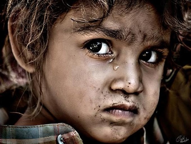 حال و هوای غم‌انگیز عید در خانه فقرا/ چشم های منتظر و کودکان فقیردرگچساران