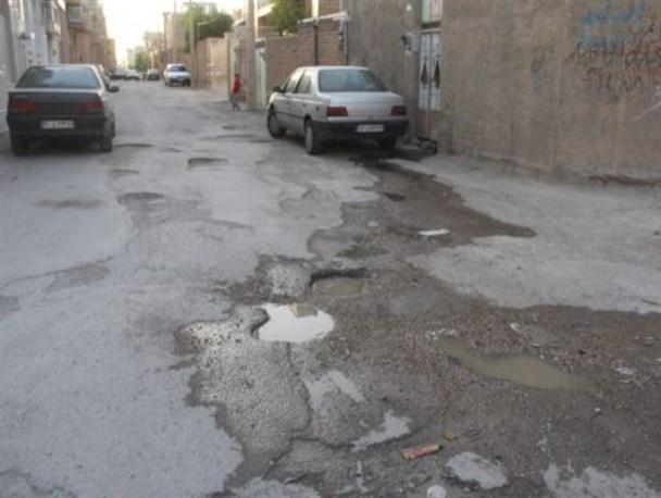 وضعیت نامطلوب کوچه‌های سرپل ذهاب یادآور آثار زلزله ۵ سال گذشته است/ شهروندان از مسئولان مطالبه‌گر هستند