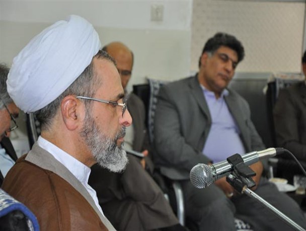 معلم و مدیر خوب هزار نقص را جبران می کند/ادبیات فارسی؛ تضمین کننده روح پاک و اخلاق و ادب است