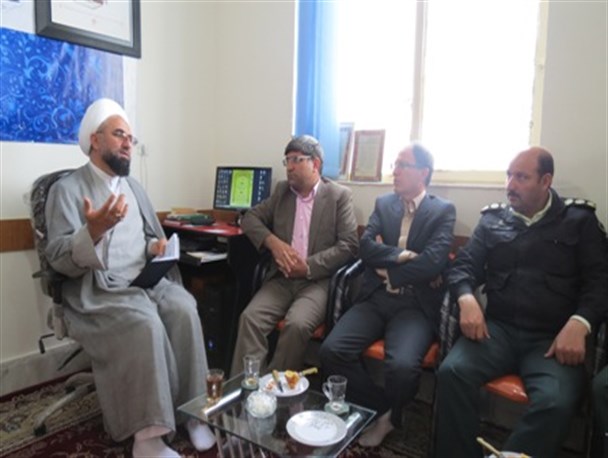 از انتقادهای سازنده و منتقدان منصف استقبال شود