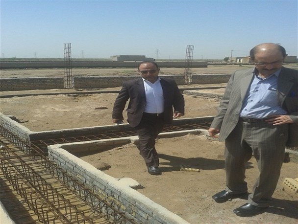 بازدید فرماندار کارون از مدرسه نیمه کاره بخش سویسه باوی +تصاویر