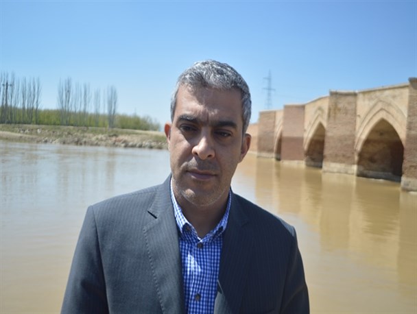 آسیب وارده از طغیان سیمینه رود به پل میرزارسول میاندوآب غیرسازه ای است/ تحکیم بستر و ادامه عملیات مرمت پل با تامین اعتبارات لازم