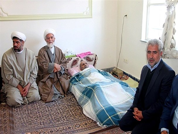 دیدار نماینده ولی‌فقیه در استان همدان با خانواده یکی از شهدای نهاوند+ عکس