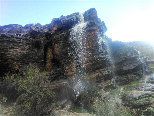 آبشار تنگی ور همنوای خروش رود سیروان بر کناره های کوهستان شاهو+تصویر