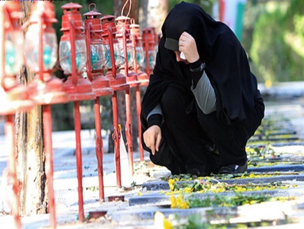 وصیت نامه شهدا مملو از تأکید بر حیای زنان است/ با حفظ حرمتها شادی کنید