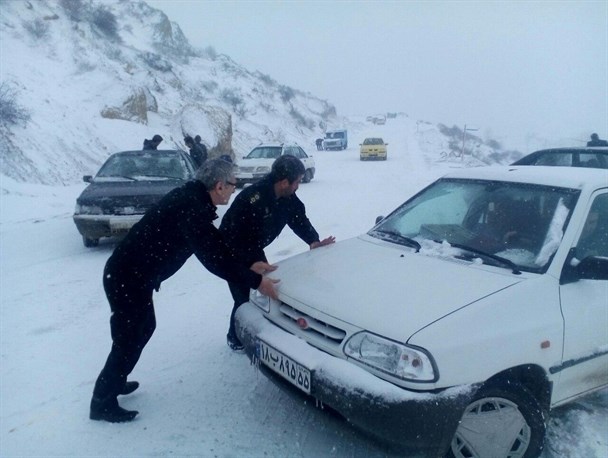 دومین برف بهاری دیلمان را مسافرین نوروزی را غافلگیر کرد+گزارش تصویری