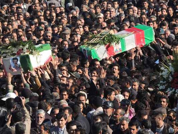 غیبت مسئولان استان فارس در تشییع شهدای مدافع حرم/ حضور مسئولانه مردم در تشییع فرزندان ایران