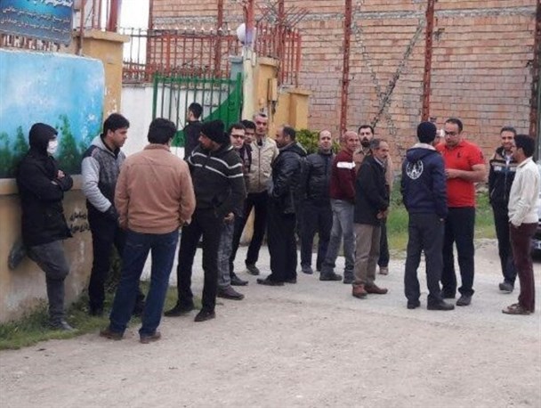 تجمع کارگران اخراج شده کشت و صنعت شمال مقابل فرمانداری میاندورود