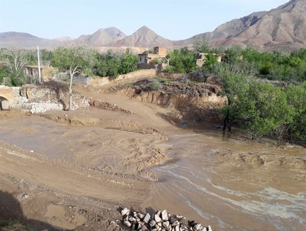 ۵ روستای هرسین همچنان زیر آب هستند /خسارت‌های سیل سنگین است