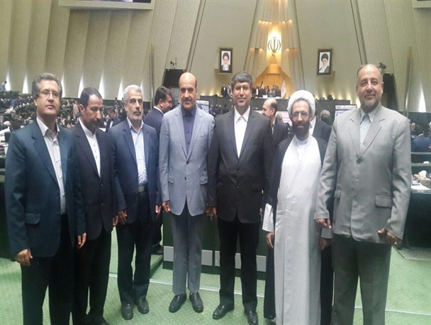 سود بانکی و بروکراسی اداری بزرگ موانع تولید در کشور/«رونق تولید» در گرو اقتصادی شدن وزارت خارجه است/قوانین مرتبط با تولید معطل‌مانده است