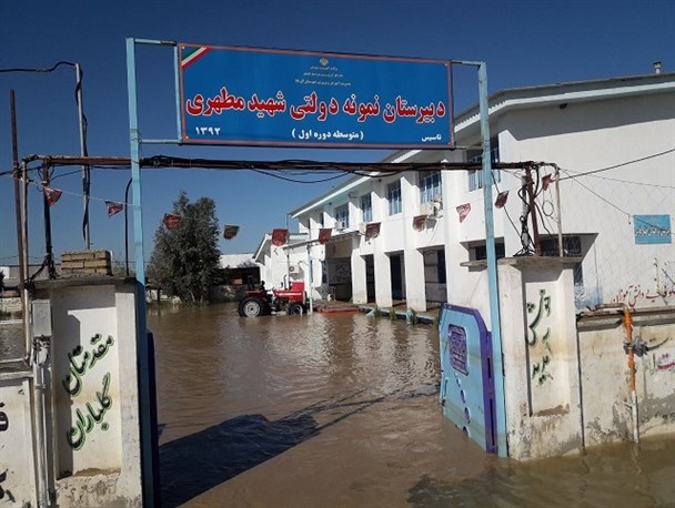 رئیس آموزش و پرورش آق قلا، خارج از کشور است/ چه کسی پاسخگوی دانش آموزان سرگردان و والدین نگران است