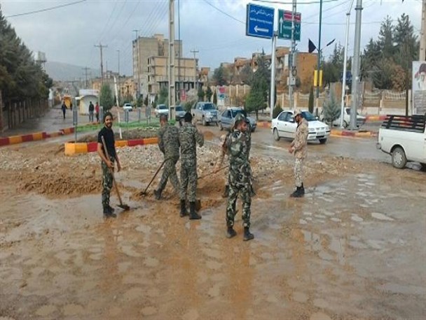 9 گروه جهادی از بروجرد برای کمک به سیل زدگان پلدختر اعزام شد