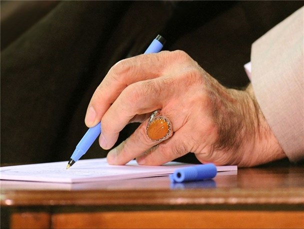 رهبر انقلاب در پیامی درگذشت مجاهد فداکار میرزا محمد سُلگی را تسلیت گفتند