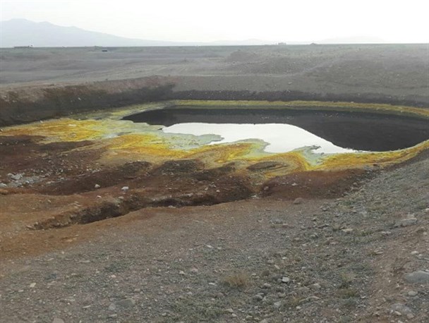 تخلیه پسماند اسیدی در مراتع سلفچگان قم + تصاویر