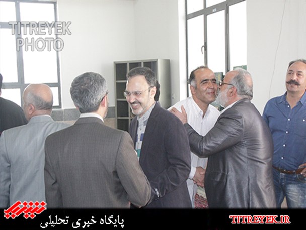 دور هم جمع شدن دانش آموزان اول ابتدایی بعد از 43 سال/خالی بودن جای همکلاسی های شهید