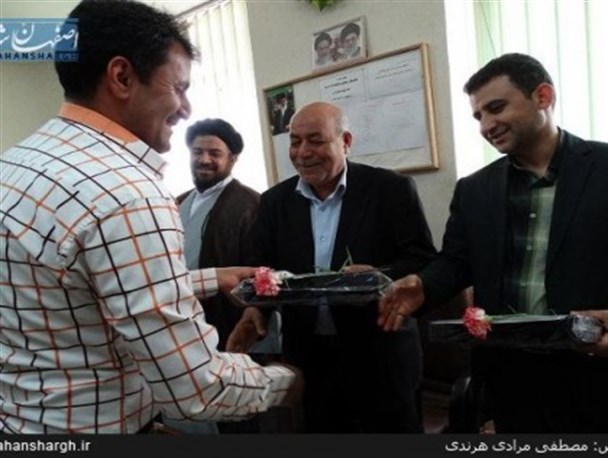 مسئولان بخش جلگه از خادمان بی ادعای مدارس تجلیل کردند/تصاویر