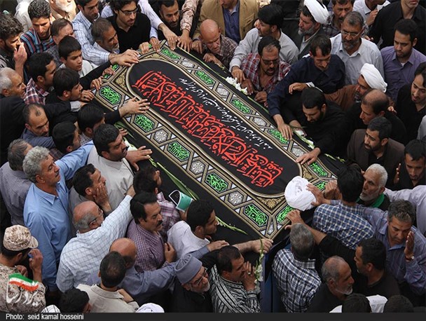 از چشمان اشکبار مردم دارالعباده در سوگ عالم بصیر تا جلوه بنر حمایتی آیت‌الله از تدفین شهدای گمنام