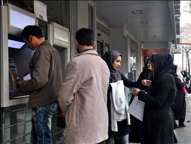 ساکنان خیابان فرعی آشخانه، محروم از خودپرداز