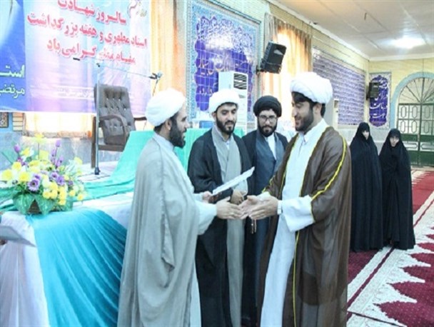 تصاویر/ مراسم تجلیل از اساتید مدارس علمیه شهرستان دشتی برگزار شد