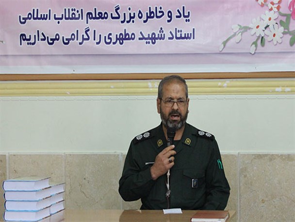 معلم با تربیت نیروهای کارآمد زیرساخت های جامعه موفق را بنا می کند