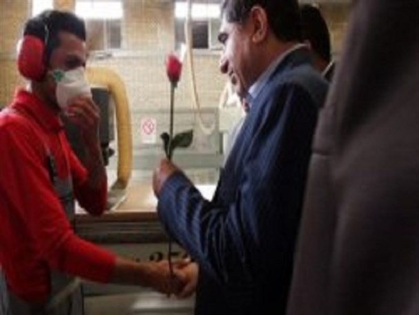گل استاندار هیچ گلی بر سر کارگران نزد/ آقای استاندار؛ کارگران منتظر اقدام و عمل اند