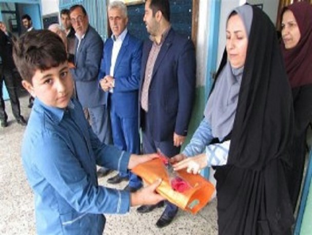 اهدا جایزه به بهترین انشاء با موضوع "اگر من شهردار بودم"+تصاویر