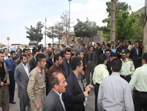 بازاریان پاوه خواستار رسیدگی به مشکل ورود کالا از مرز شدند/ فرماندار پاوه: مشکل طرف عراقی است که پای کار نمی آید