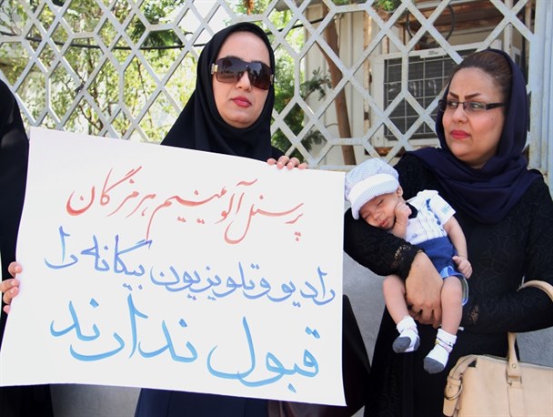 بیکاری پدرم=تباهی آینده من/کوچکترین عضو خانواده آلومینیوم در تجمع اعترضی