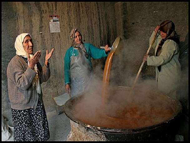 برگزاری سومین جشنواره مردمی آئین پخت سمنو در شهرستان آشتیان
