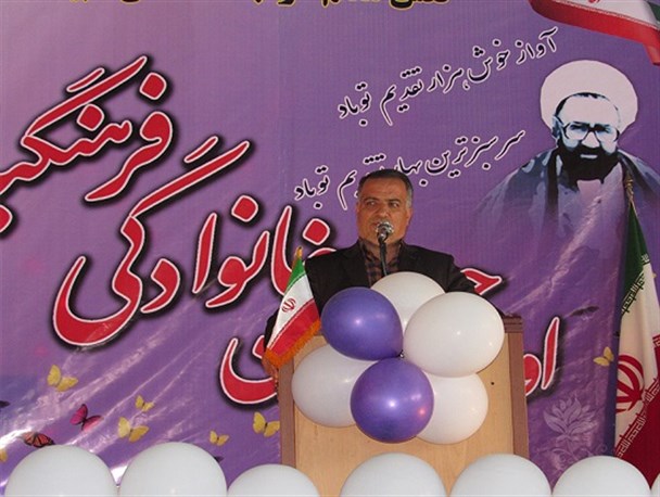 تجلیل از ۱۲ معلم نمونه منطقه ای و استانی در بادرود/ تصاویر