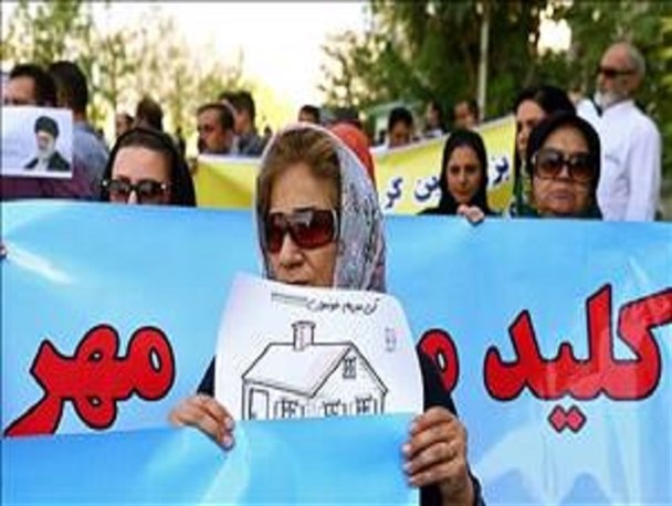 انتظار چندین ساله‌ی مستضعفان برای صاحب‌خانه شدن/ مسکن مهر مزخرف بود، طرح مسکن اجتماعی را چرا اجرا نکردید؟