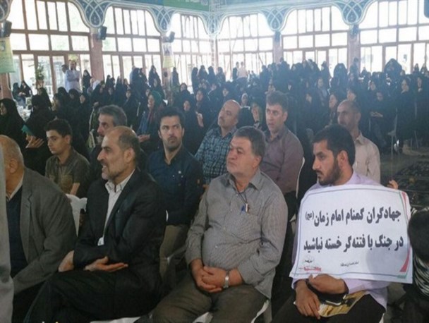 تجمع خانواده شهدا و  در اعتراض به تأیید صلاحیت های فله‌ای