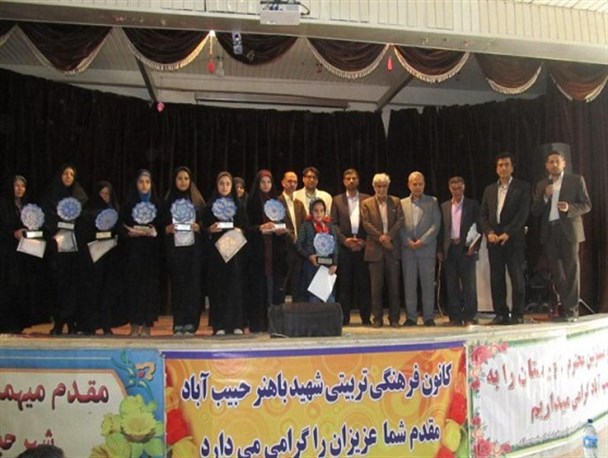 تقدیر از پذیرفته شدگان دانشگاه های دولتی در حبیب آباد برخوار