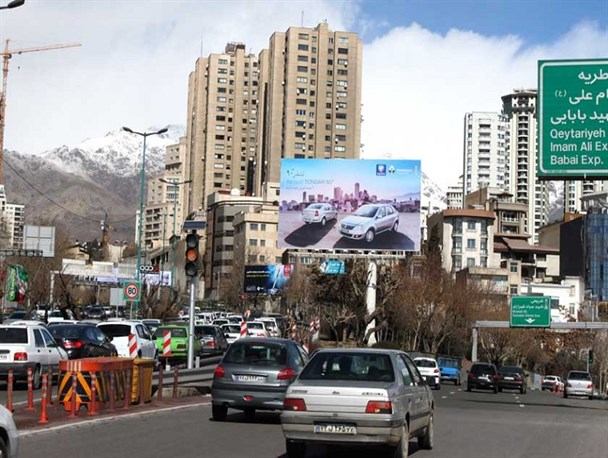 جای خالی مناسبت های دینی و اعتقادی در بیلبوردهای شهر تهران/ وقتی «پول»، سیمای پایتخت را شبیه «مجلات زرد» می کند
