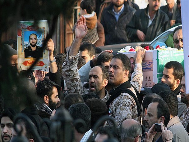 شهید جهانگیر جعفری نیا در تشییع شهید گیلانی مدافع حرم + تصاویر