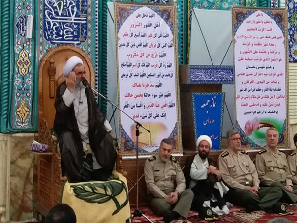 ملت ایران عزت و کرامت خود را مدیون امام راحل هستند