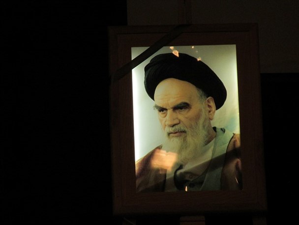 مردمی بودن رمز پیروزی انقلاب/ ولایت محوری از مشخصه های حکومت الهی رهبر کبیر انقلاب است